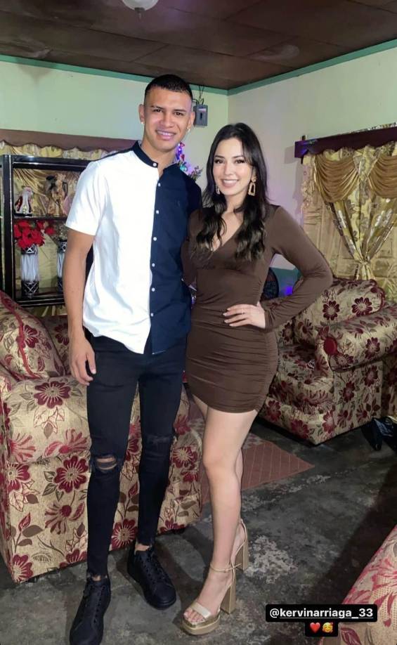 La bella Daniella Zavala contraerá matrimonio con el mediocampista hondureño Kervin Arriaga. 