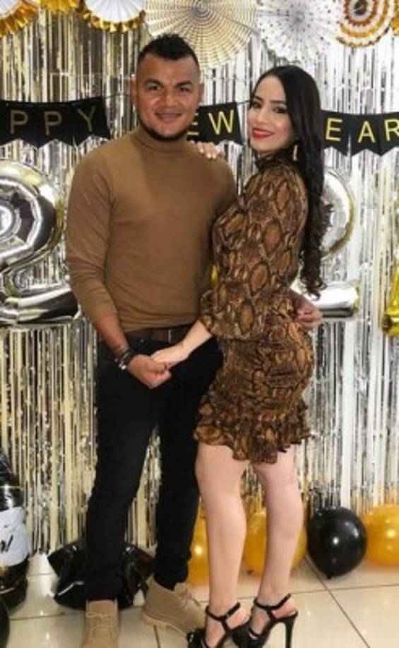 Mario Martínez: El volante del Real España festejó la llegada del 2021 junto a su adorada esposa Erika Cabrera.