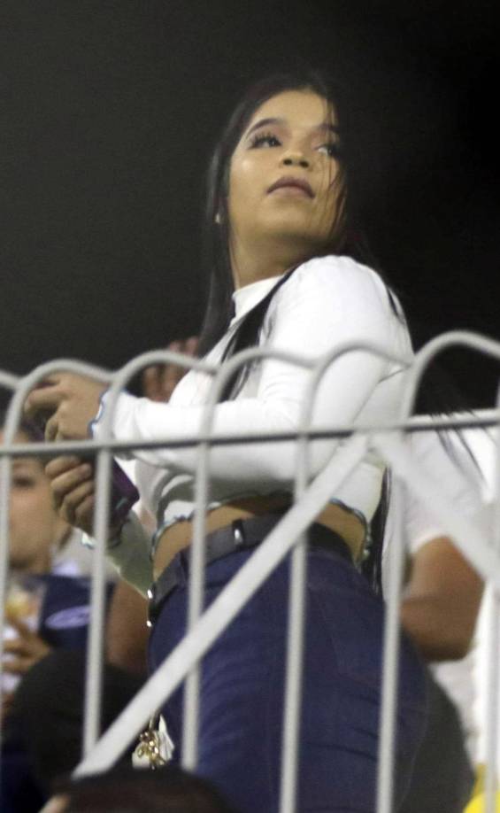 En las gradas del estadio Carlos Miranda estuvieron guapas chicas.