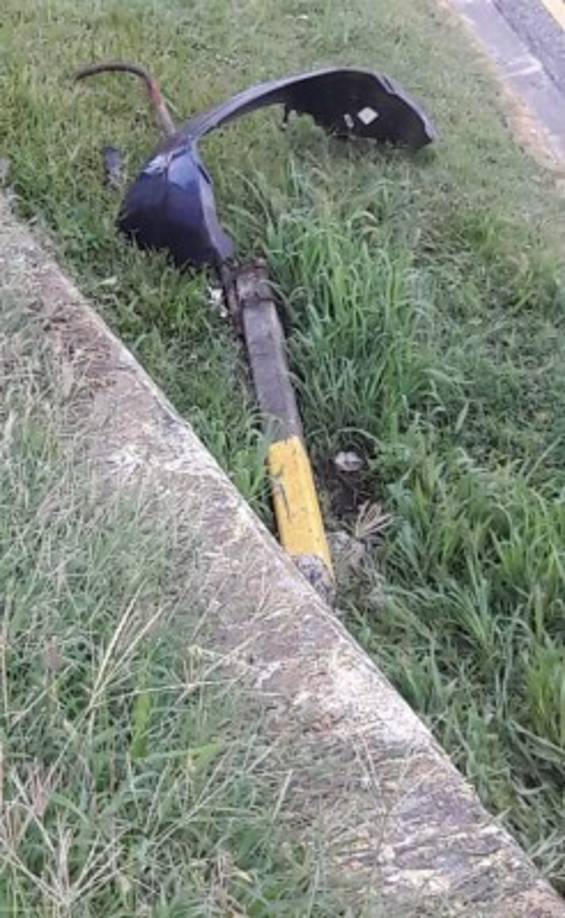 Posteriormente volcó en repetidas ocasiones y según información preliminar, tras el fuerte impacto del auto su cuerpo salió del vehículo y quedó muerto sobre la calle.