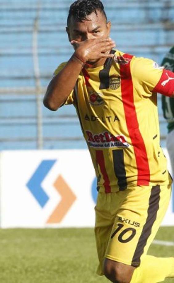 Mario Marínez: El destacado mediocampista ha revelado que han habido pláticas con el Alajuelense de Costa Rica, todo apunta a que no seguirá en el Real España.