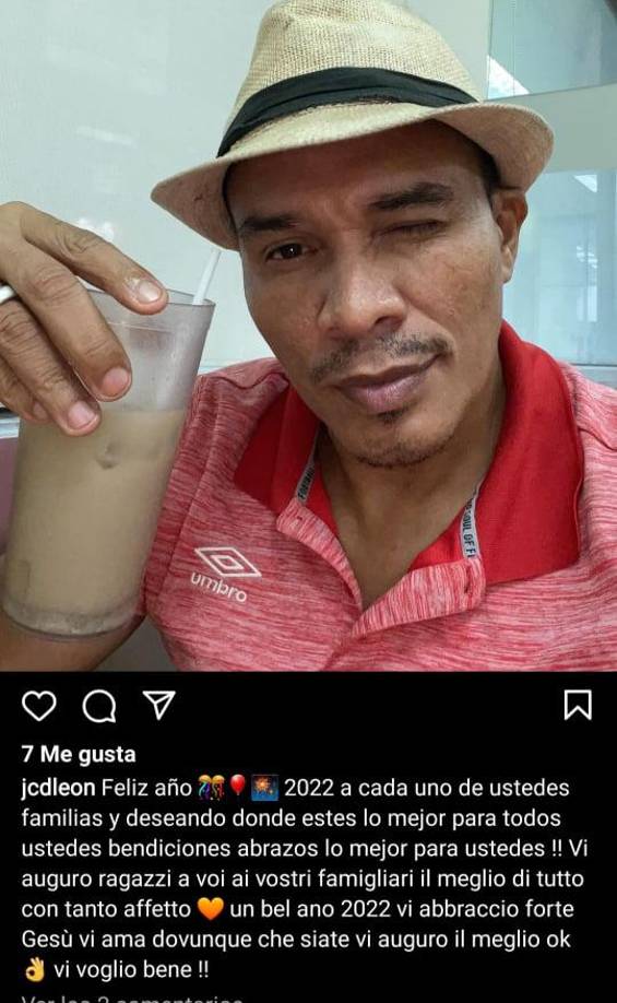 Julio César “Rambo” de León: El volante catracho reapareció en sus redes sociales y compartió esta imagen en donde le deseó un gran 2022 a todos sus seguidores. Cabe señalar que el jugador todavía no ha hecho oficial su retiro de las canchas.