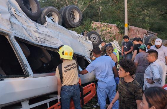 Imágenes impactantes del fatal  accidente en Santa Bárbara