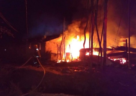 Incendio consume la casa de 13 personas en San Pedro Sula