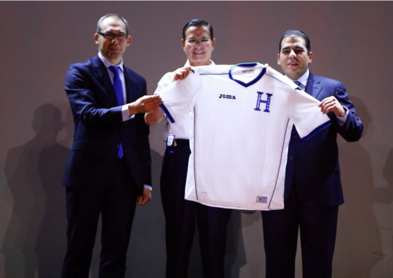 Presentan camiseta de la Selección de Honduras para el Mundial