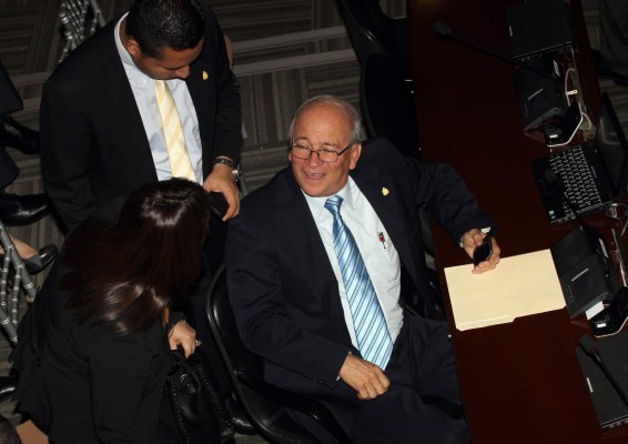 Jaime Villegas interpone su renuncia a la jefatura de la bancada del PAC en el Congreso Nacional