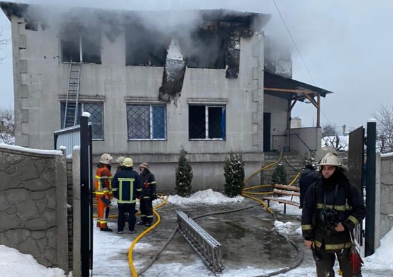 Al menos 15 muertos por un incendio en residencia de ancianos en Ucrania