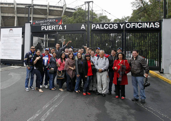 Hondureños empiezan a hacerse sentir en el Estadio Azteca