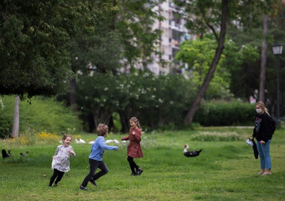 España logra controlar el coronavirus y se prepara para un rebrote