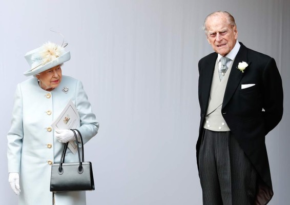 A los 97 años, el duque de Edimburgo sale ileso 'de milagro' de accidente de tráfico