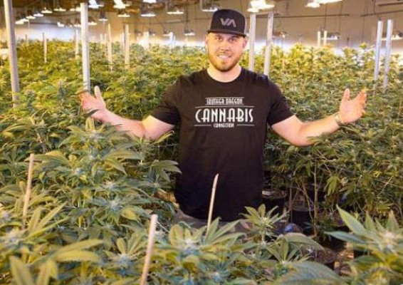 Sobrino de Meghan Markle es hallado con una navaja en un bar de Londres