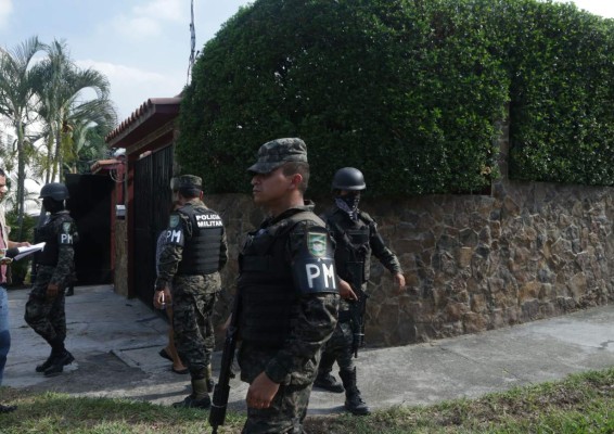 Allanan tres casas en busca del padre de Mario Zelaya
