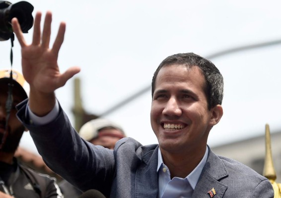 Supremo venezolano pide el levantamiento de la inmunidad de Guaidó