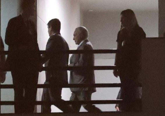 Temer pasa su primera noche en prisión y aguarda para ser interrogado