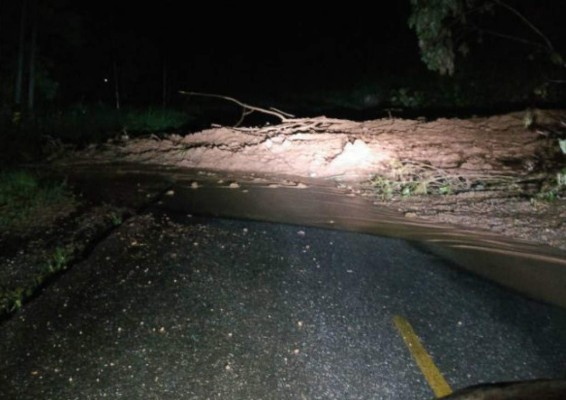 Cerrado el tránsito vehicular por deslizamientos en Copán