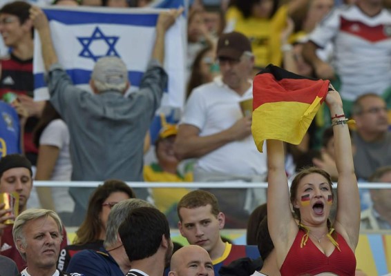 Hinchas de Argentina y Alemania disfrutan de la fiesta de la final