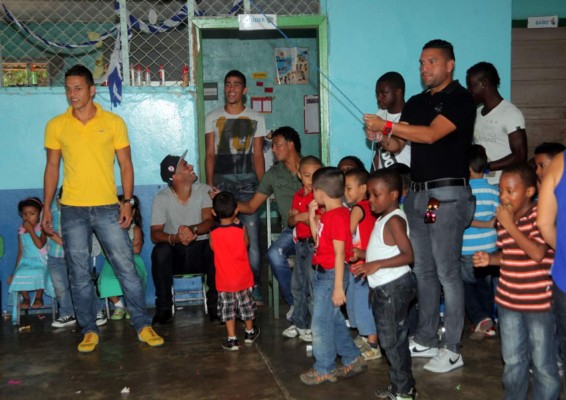 El Vida hace sonreír a miles de niños hondureños en su día