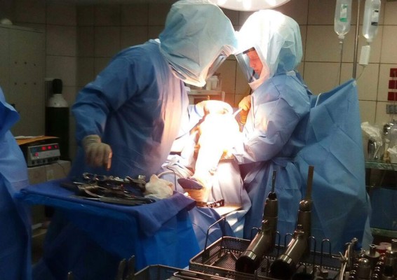 Colocan prótesis de rodilla a 21 derechohabientes en el Seguro Social