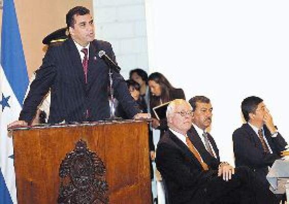 Santos recomienda investigar a Meyering