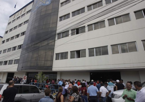 Sector público redujo su planilla en 19,216 empleados durante el año 2015