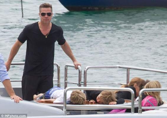 Angelina Jolie y Brad Pitt de vacaciones con sus hijos