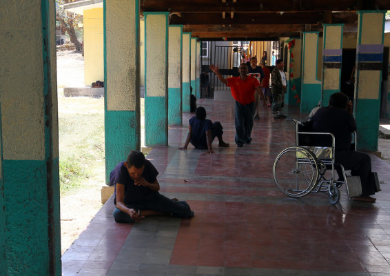 Sigue el paro hoy en el hospital Santa Rosita