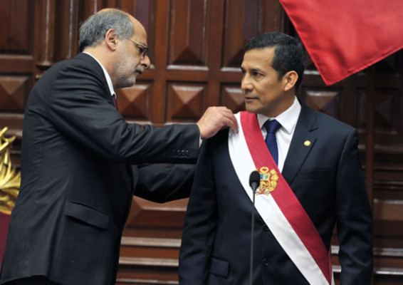 Ollanta Humala jura como presidente de Perú