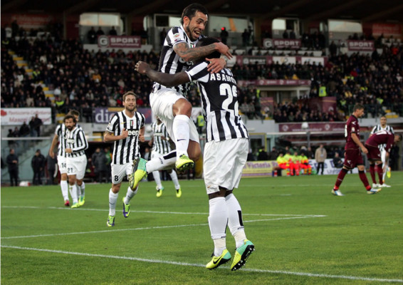 Juventus se impone al Livorno y lidera la Serie A provisionalmente