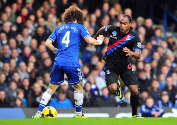 Chelsea se deshace del Crystal Palace y pisa los talones al Arsenal