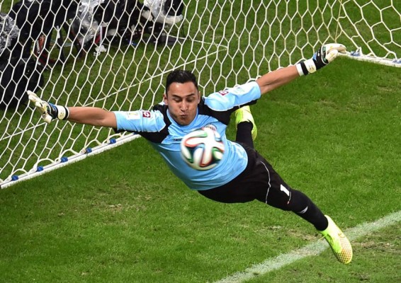 Un inmenso Keylor Navas capoteó el vendaval holandés