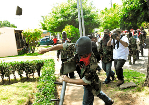 Nicaragua se hunde en una crisis institucional