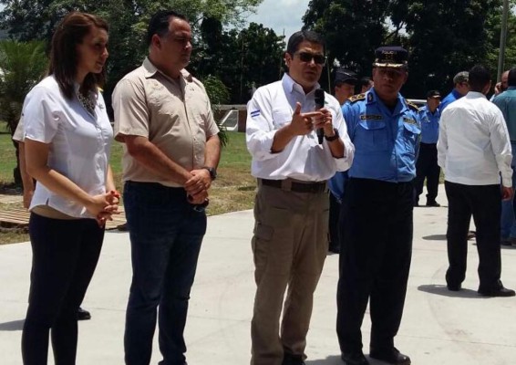 Honduras entrega a El Salvador propuesta contra las maras y pandillas