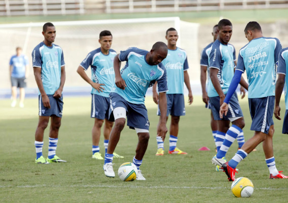 Suárez paró el mismo once en el estadio Nacional de Kingston