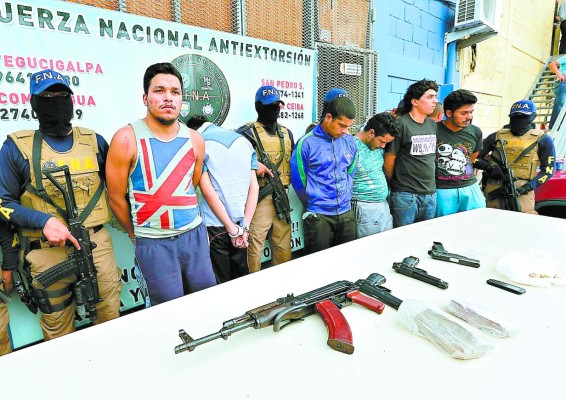 Capturan a nueve integrantes de banda Los Chirizos