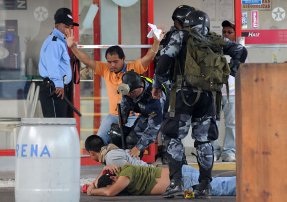 Maestros siguen con protestas en Honduras