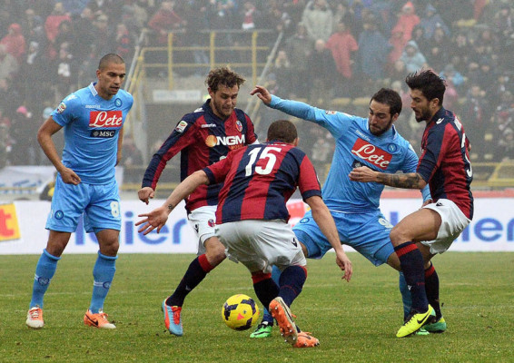 El Napoli no pudo con un Bolonia en zona de descenso
