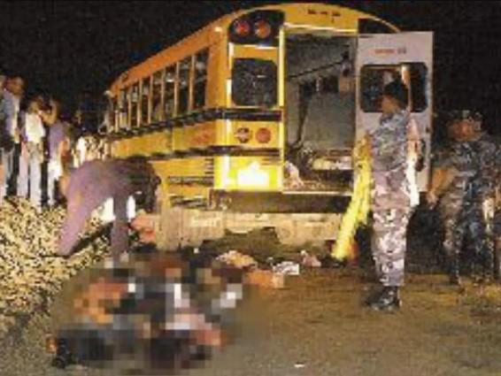 ¿Qué decía el enorme cartel que le dejaron a bus de la Ebenezer la Navidad del 2004?