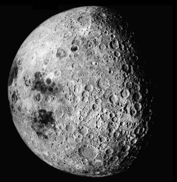 Las muestras de polvo lunar contienen diminutos cristales que se formaron hace miles de millones de años y que contienen indicios de cuándo se formó la Luna.