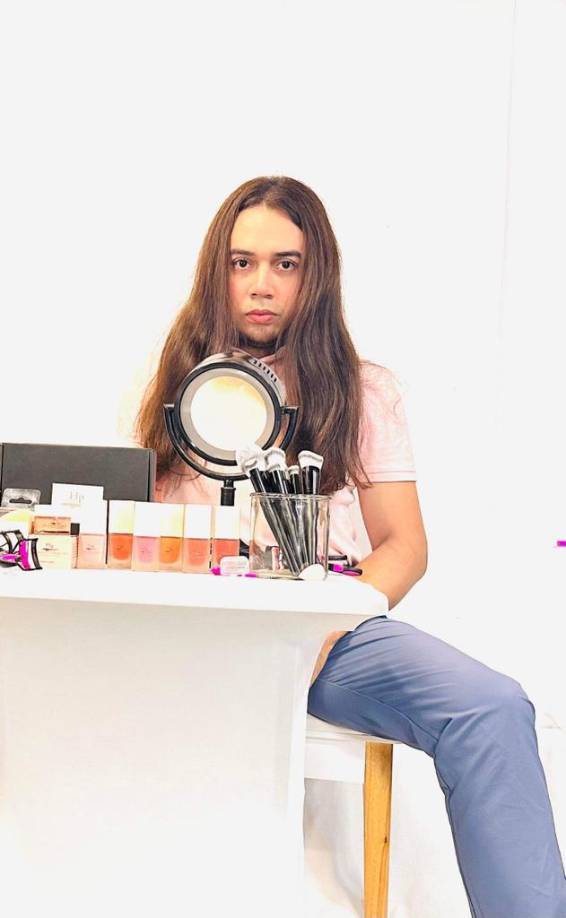 Desde 2019, Henry abandonó su natal Choluteca, en busca de un sueño que ahora está cumpliendo.