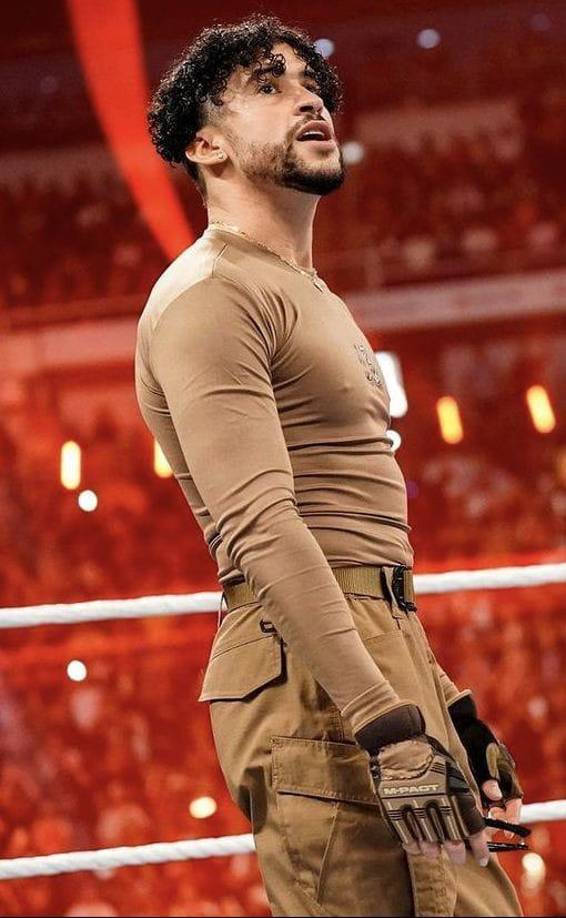 El cantante explicó que hace unos días hizo una entrevista en “Vanity Fair” y dijo que había unos errores en la nota que se desarrolló sobre él. 