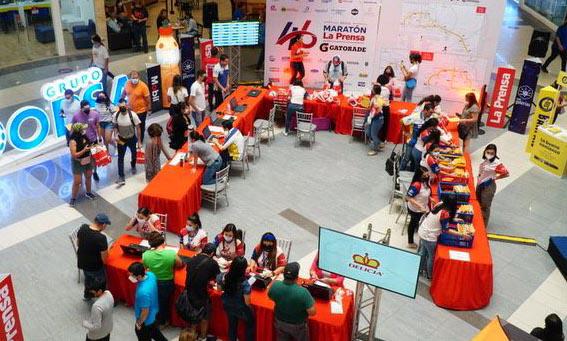 Los participantes de la Maratón de Diario LA PRENSA han pasado por sus kits deportivos y se reportan listos para la competencia.