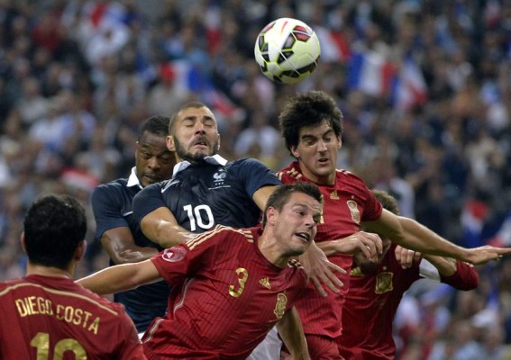 Francia se impone a la nueva España que no encuentra su identidad