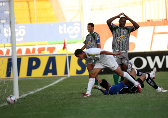 Olimpia acabó con la racha de Rubén Guifarro