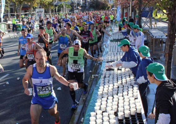 Viva la experiencia de la maratón: Prepárese e hidratándose para llegar a la meta