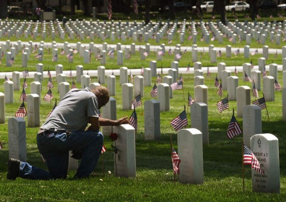 Trump saca pecho con sus logros en el Memorial Day en EEUU