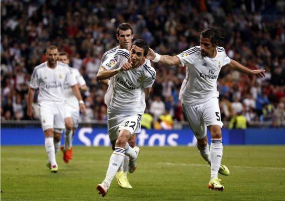 Real Madrid golea al Almería y baja al Barça del segundo puesto
