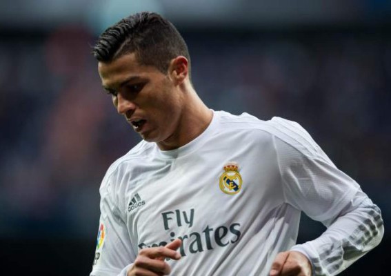 Cristiano escapó de los medios en el maletero de un vehículo