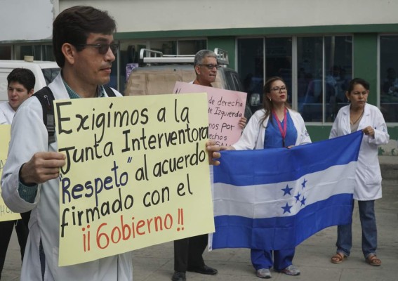 Siguen en paro los médicos del IHSS en Honduras