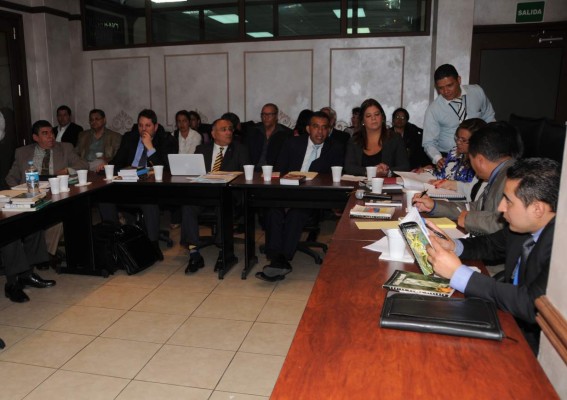 Lena Gutiérrez pedirá permiso para ausentarse del Congreso