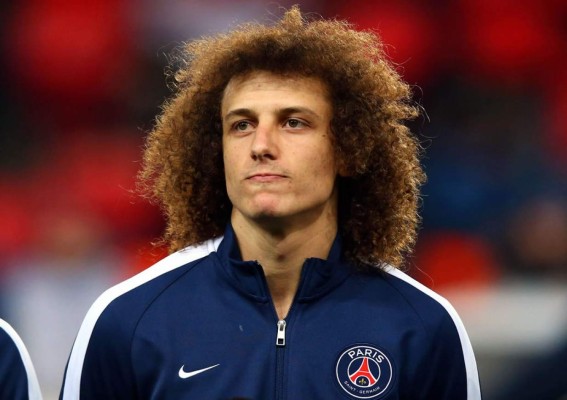¡David Luiz 'se rapa' el pelo!